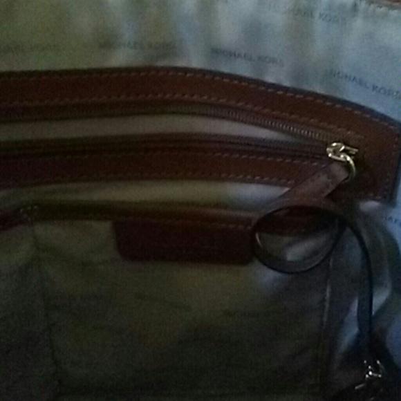 Michael Kors JetSet Bag - Picture 3 of 3